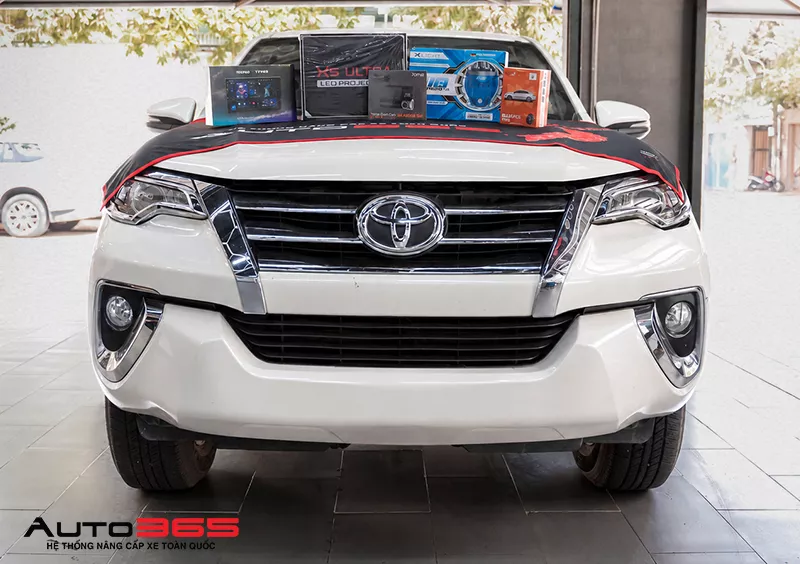 Toyota Fortuner 2018 lắp X-Light X5 Ultra và F10 Turbo V2 tại Auto365