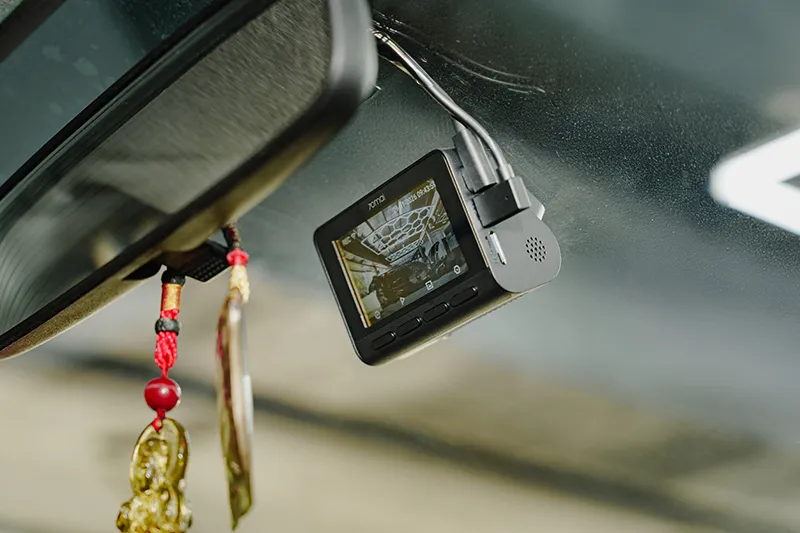 Màn hình và vị trí lắp camera chính 70mai A800SE