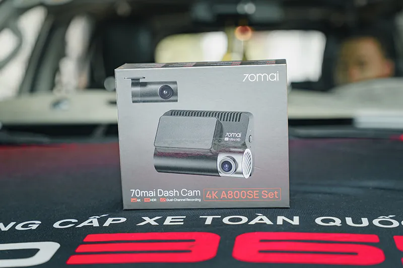 Hộp 70mai A800SE Set trong ca lắp trên Toyota Fortuner