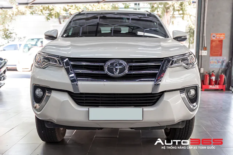 Toyota Fortuner 2020 lắp camera hành trình Vietmap C61 Pro tại Auto365