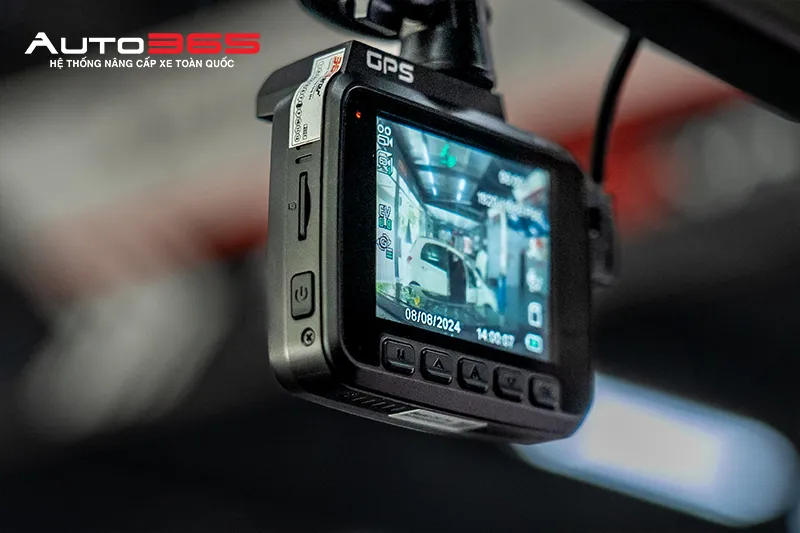 Camera hành trình C61 Pro với màn hình tích hợp