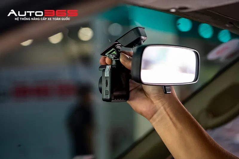Kiểm tra camera hành trình C61 Pro trên Toyota Fortuner
