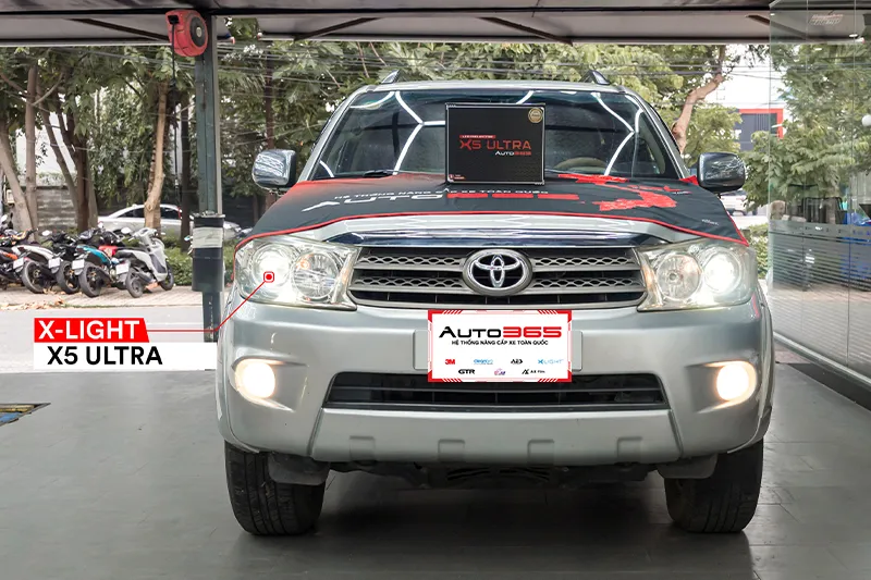 Toyota Fortuner lắp bi LED X-Light X5 Ultra tại Auto365