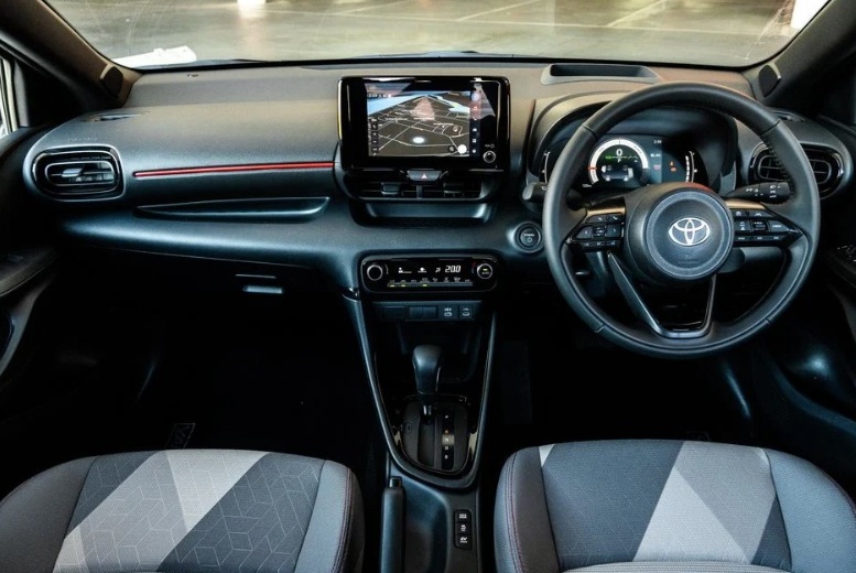 toyota-yaris-ra-mat-1.jpg