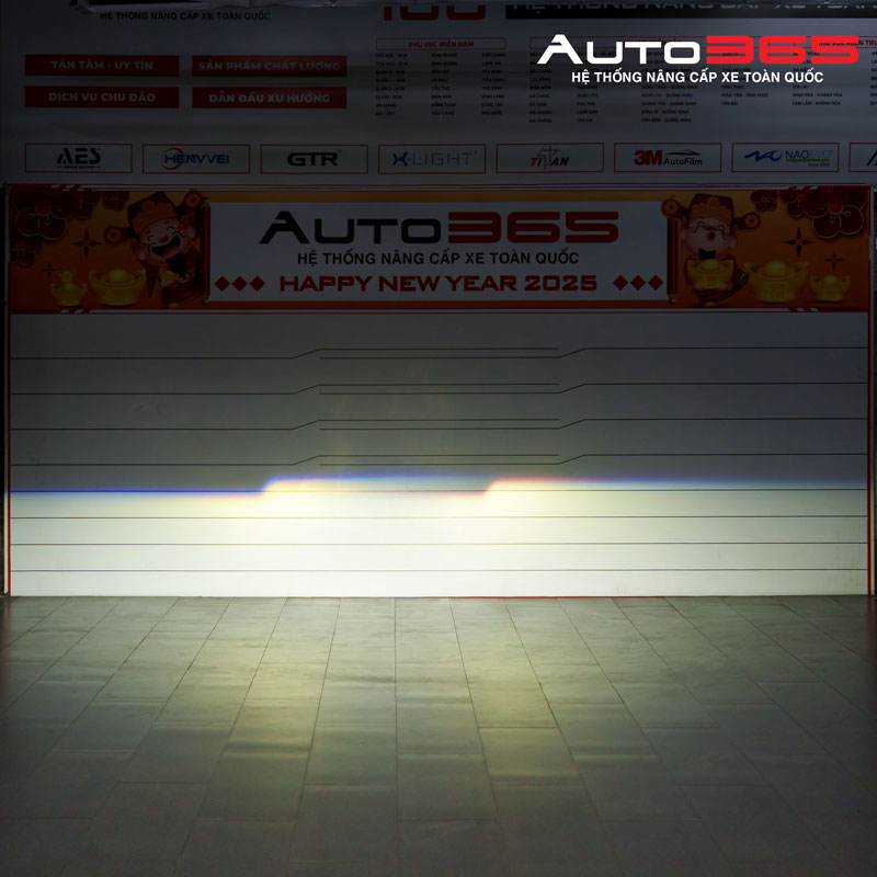 trai-nghiem-lai-xe-ban-dem-khac-biet-sau-khi-nang-cap-anh-sang (2).jpg