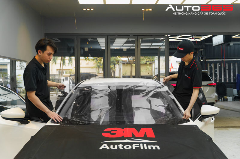 vi-sao-xe-khong-dan-phim-cach-nhiet-de-xuong-cap-noi-that (2).jpg