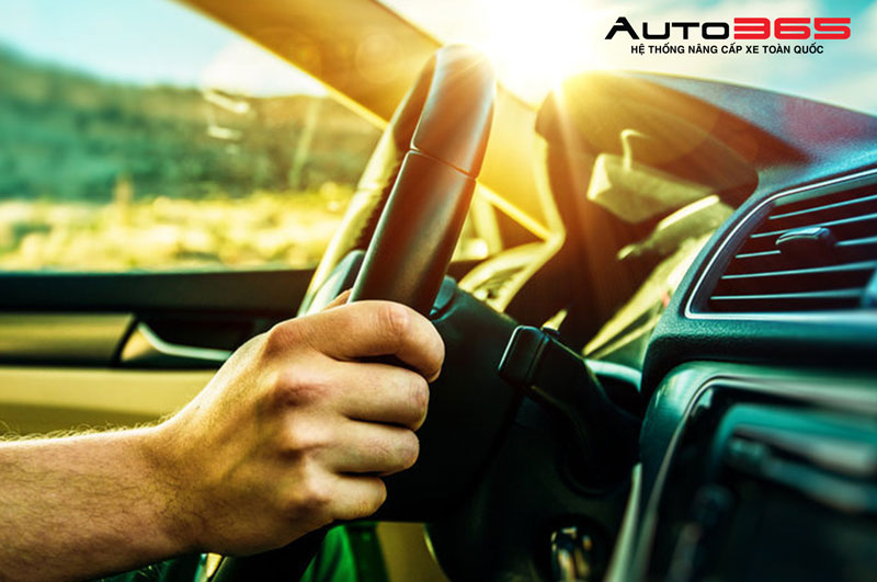 vi-sao-xe-khong-dan-phim-cach-nhiet-de-xuong-cap-noi-that (5).jpg