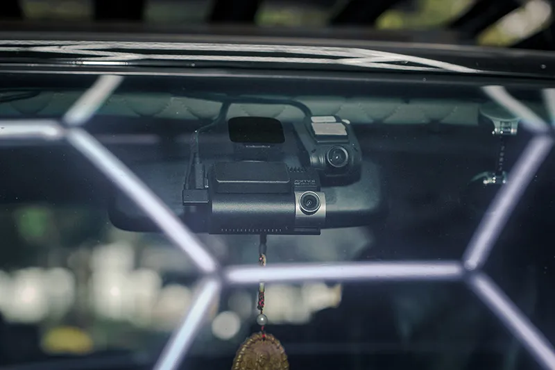 Vị trí camera hành trình trên Toyota Fortuner 2015