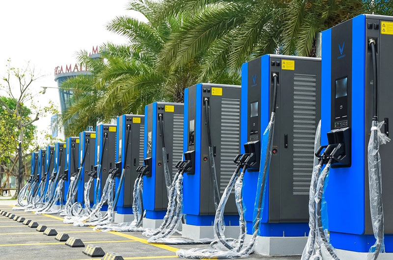 vinfast-ap-dung-chinh-sach-sac-pin-mien-phi-cho-oto-dien-den-nam-2029 (3).jpg