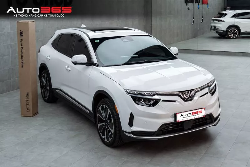 VinFast VF 8 trong ca trước khi dán PPF full xe tại Auto365.vn - Trụ Sở Chính
