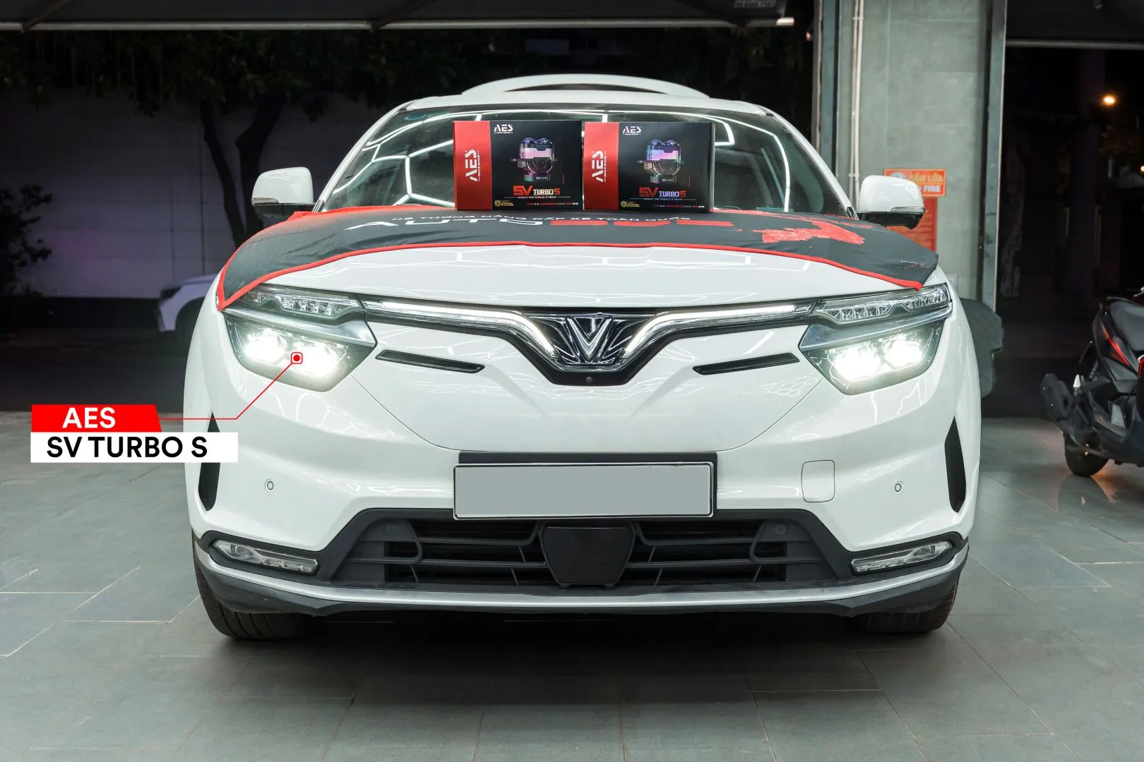 VinFast VF8 nhìn chính diện sau khi nâng cấp AES SV Turbo S 2026