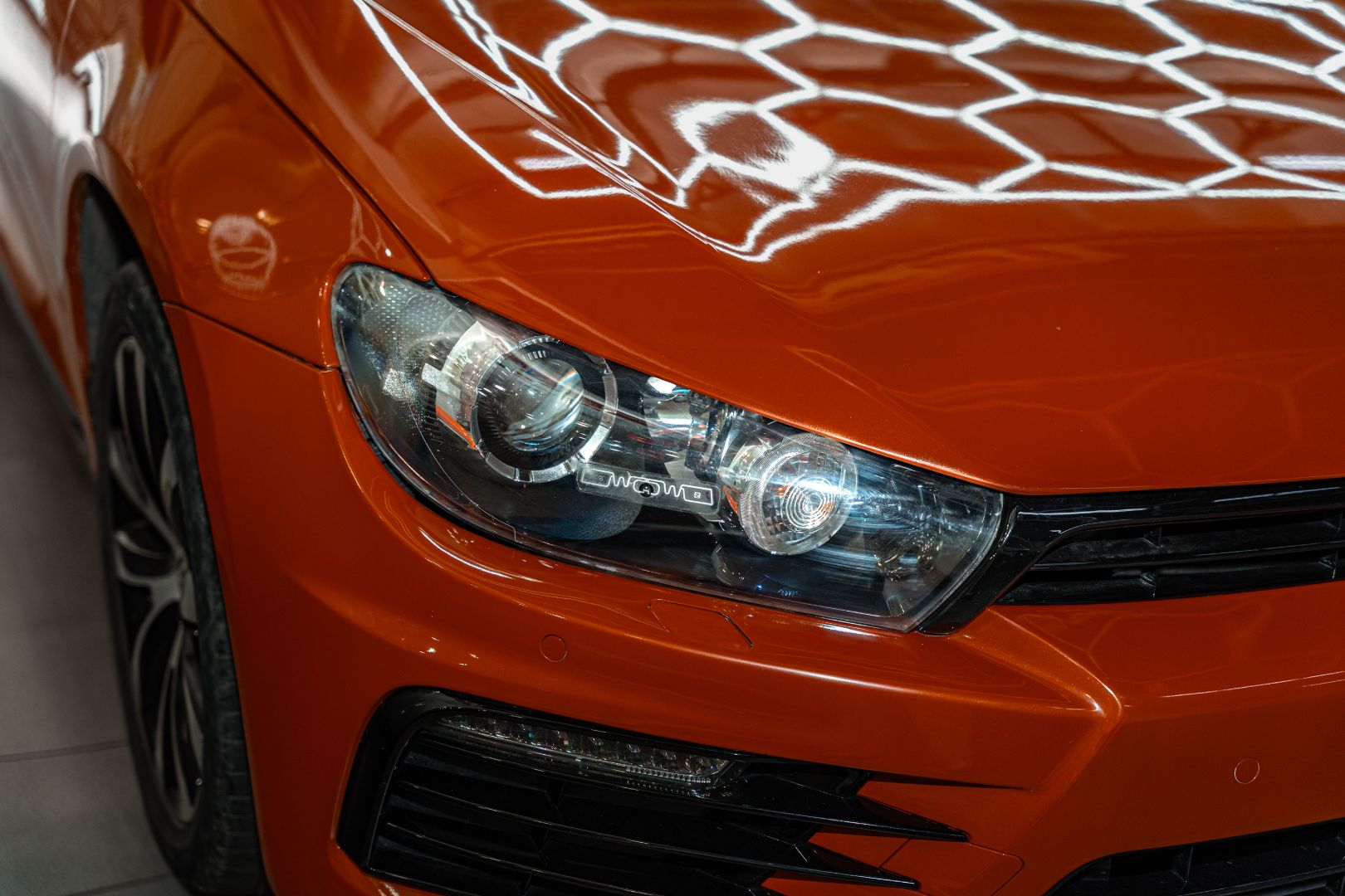Chi tiết Volkswagen Scirocco nâng cấp CB100 Pro, góc bên phải