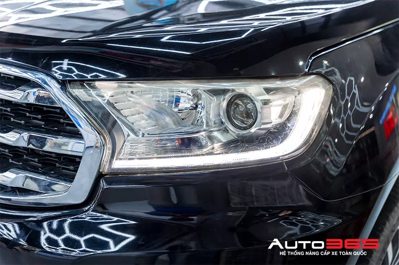 X-Light V30 Ultra 2023 lắp đèn chính Ford Everest 2019
