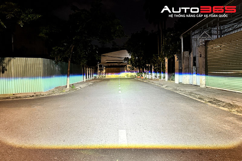 x5-ultra-den-tang-sang-cao-cap-chong-loa-tot-nhat-cho-xe-di-dem (1).jpg