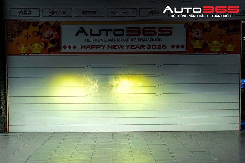 x5-ultra-den-tang-sang-cao-cap-chong-loa-tot-nhat-cho-xe-di-dem (2).jpg