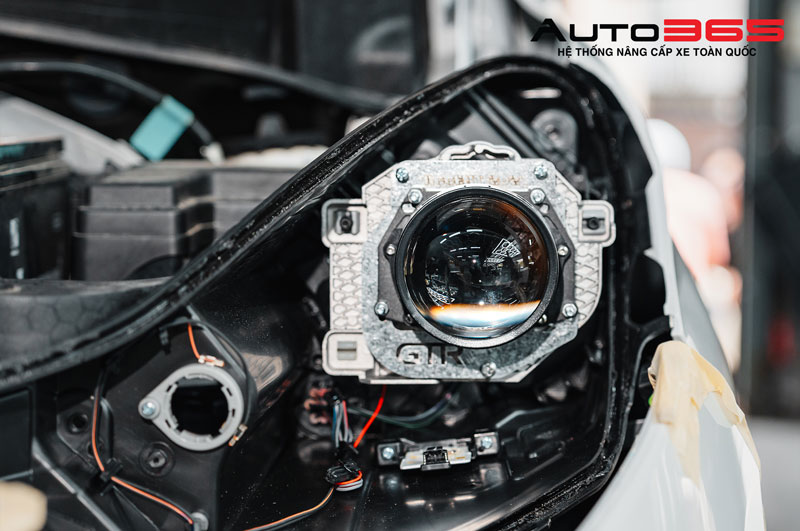 x5-ultra-den-tang-sang-cao-cap-chong-loa-tot-nhat-cho-xe-di-dem (5).jpg