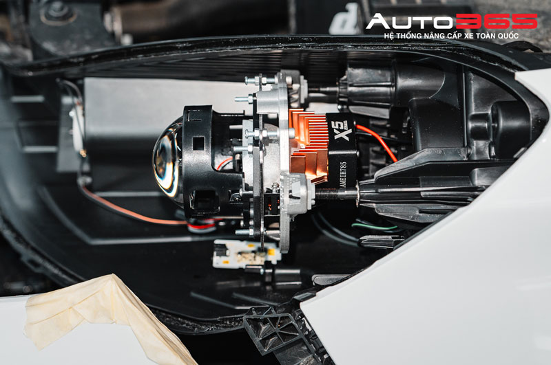 x5-ultra-den-tang-sang-cao-cap-chong-loa-tot-nhat-cho-xe-di-dem (8).jpg