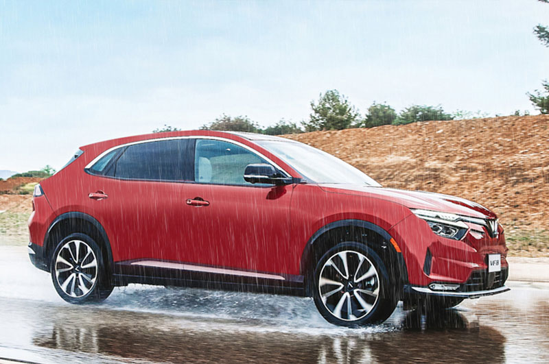 xe-dien-di-duong-ngap-nuoc-duoc-khong-su-that-khi-di-mua-bao-bang-xe-dien (3).jpg