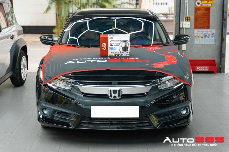Xe được tư vấn và kiểm tra cấu hình bi gầm tại Auto365.vn - Trụ Sở Chính