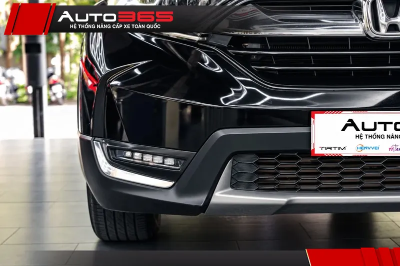 Khu vực đèn gầm nguyên bản của Honda CR-V 1.5L L 2018 trước khi lắp bi gầm