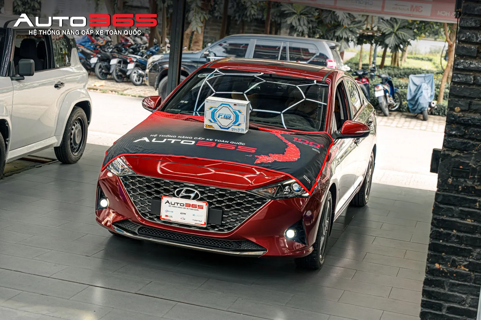 Hyundai Accent cùng hộp X-Light F10 Hyper 2.0 trong bộ ảnh thực tế tại Auto365.vn - Trụ Sở Chính.