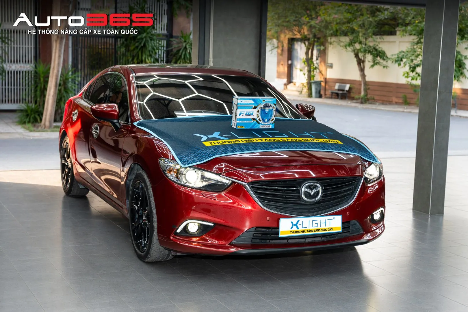 Hình 1: Mazda 6 màu đỏ tại Auto365.vn - Trụ Sở Chính cùng sản phẩm dòng X-Light F10 Turbo.