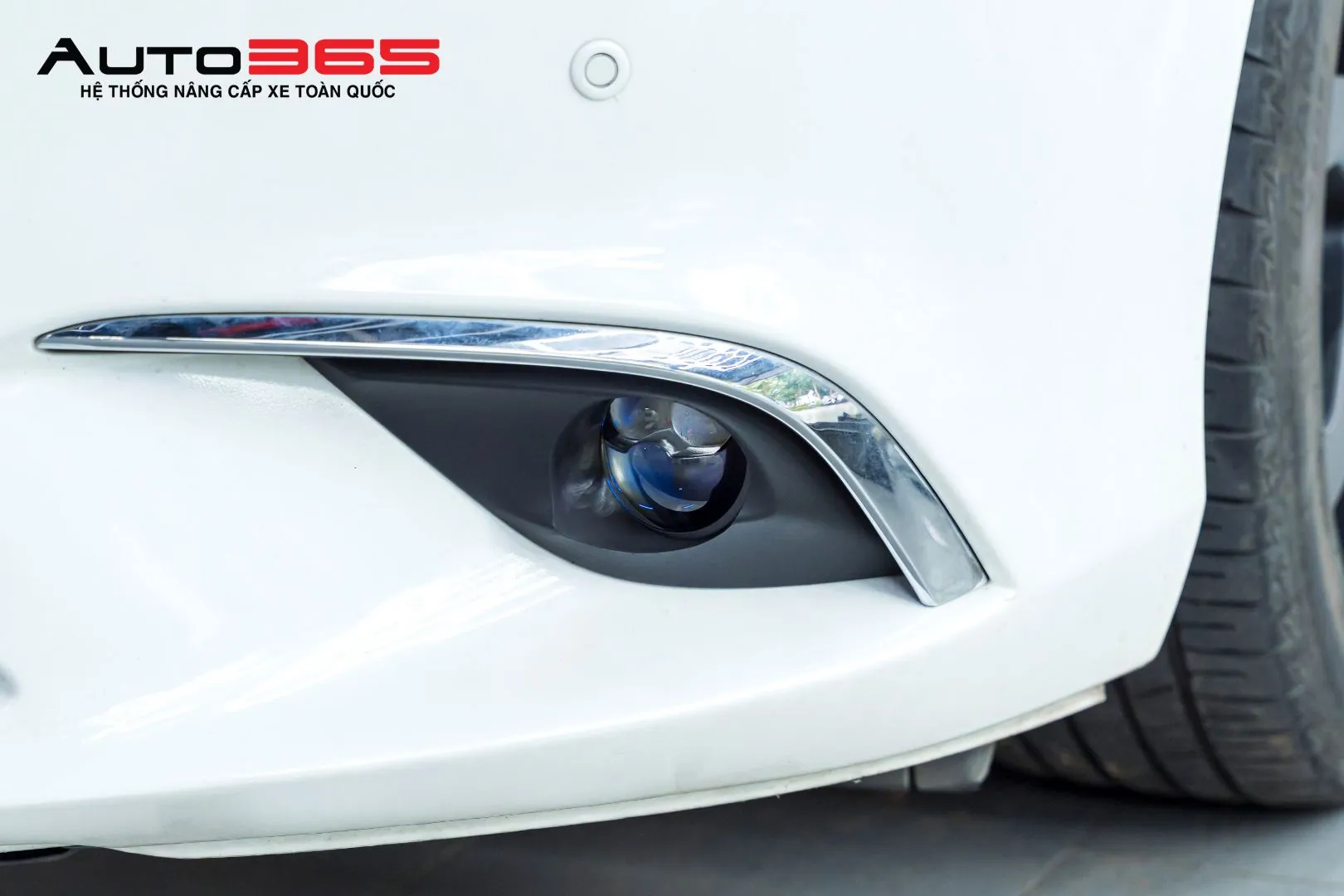 Hình 5: Cận cảnh cụm đèn dạng projector tại hốc đèn gầm Mazda 6 trong bộ ảnh thực tế.