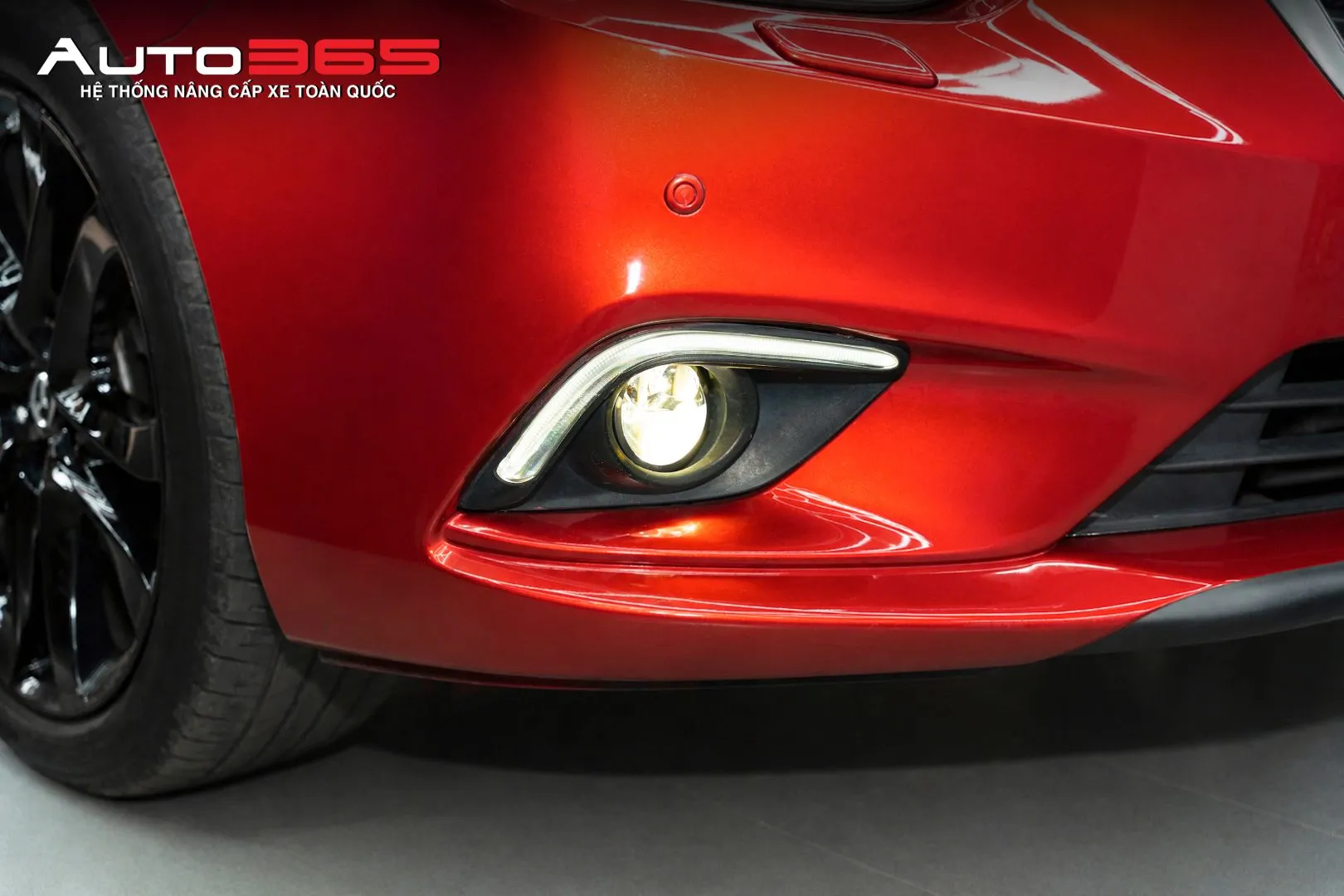 Hình 3: Vị trí đèn gầm trên Mazda 6 màu đỏ trong bộ ảnh tại Auto365.vn - Trụ Sở Chính.