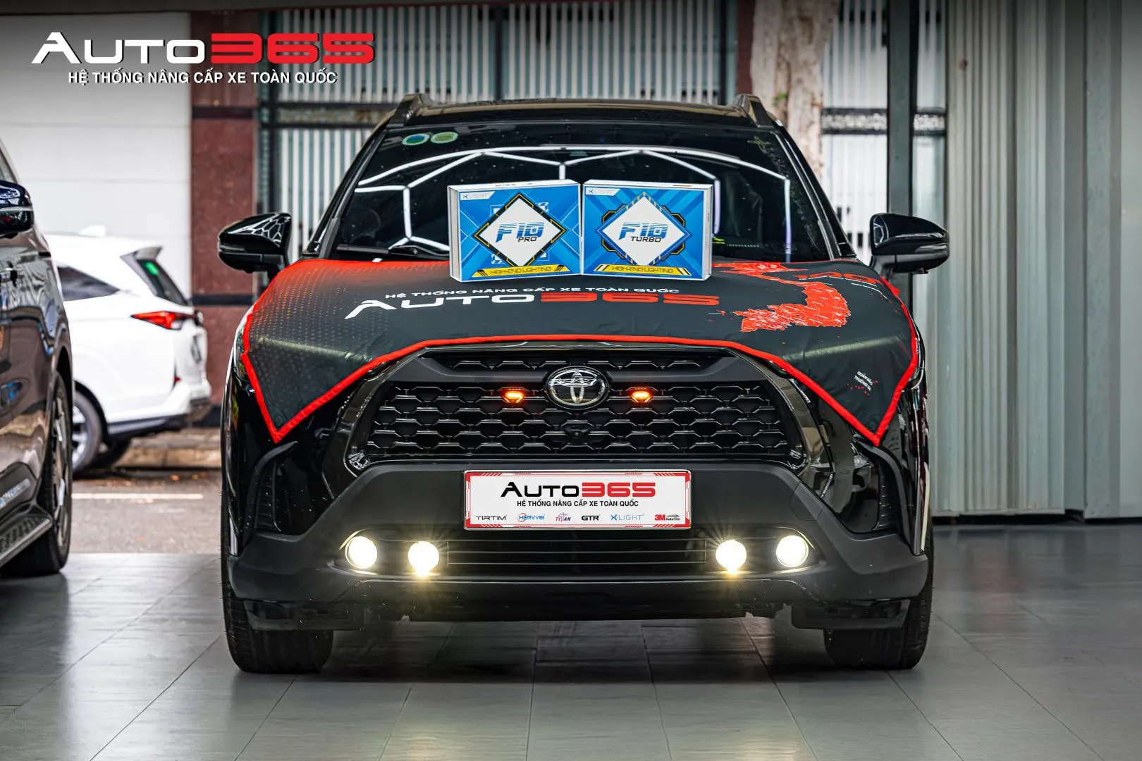 Hình 1: Toyota Corolla Altis cùng cấu hình X-Light F10 Pro tại Auto365.vn - Trụ Sở Chính.