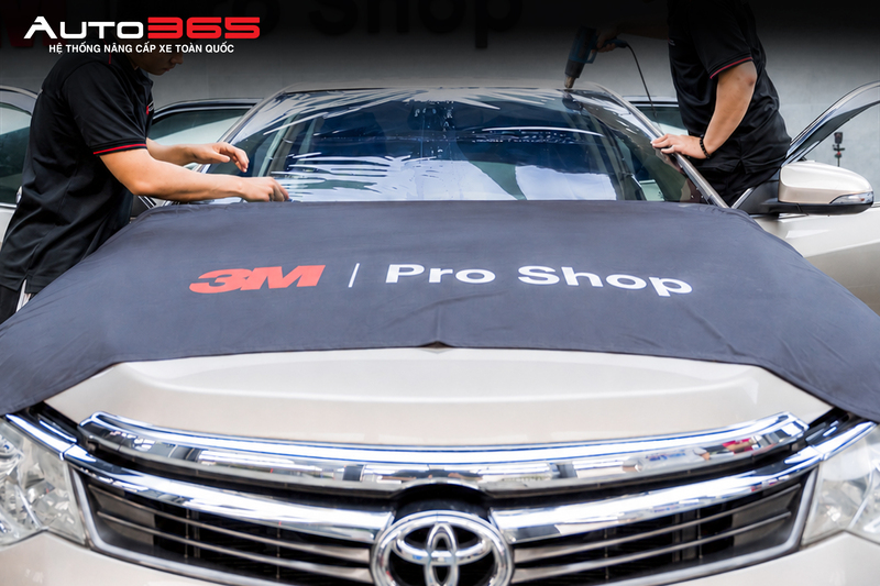 Dán phim cách nhiệt 3M Crystalline Hybrid cho Toyota Camry tại Auto365.vn - Trụ Sở Chính