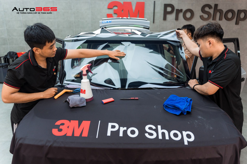 Quy trình dán phim cách nhiệt 3M Crystalline Hybrid tại 3M Pro Shop &amp; 3M Training Center