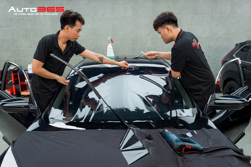 Dán phim cách nhiệt 3M CR BLK 40 kính lái cho Honda Civic tại Auto365.vn - Trụ Sở Chính