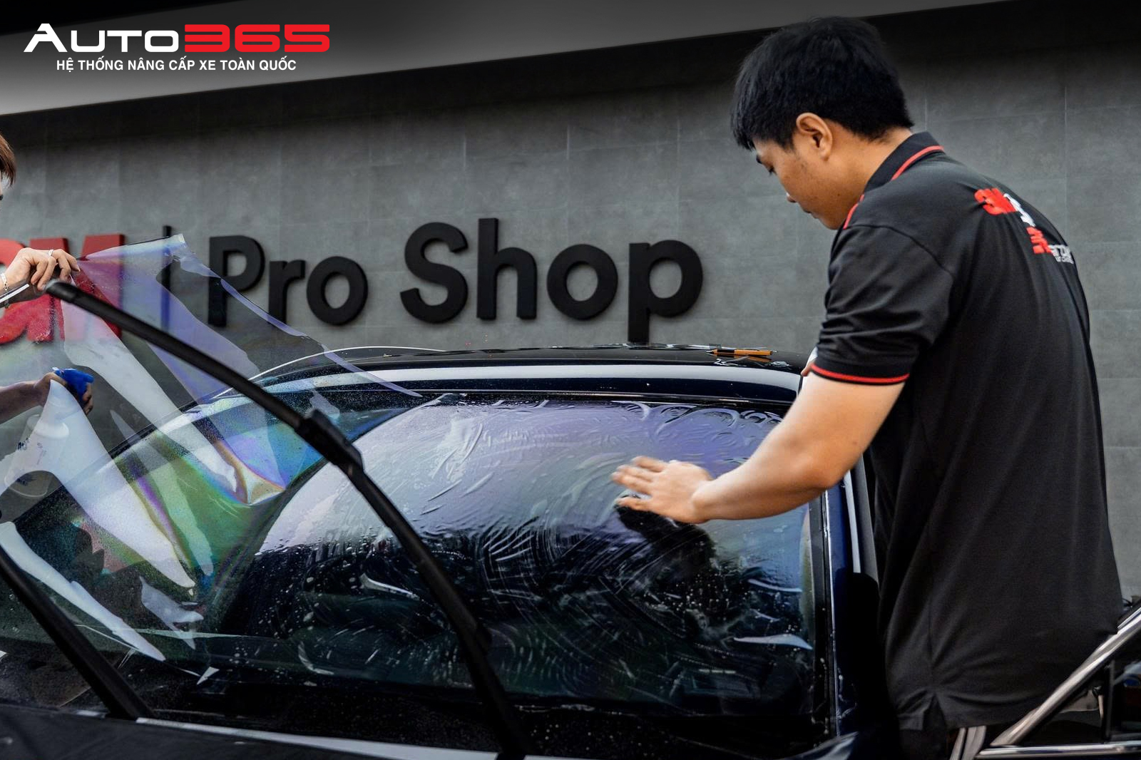 Thi công dán phim cách nhiệt CR BLK 50 kính lái cho Mazda CX-5 tại Auto365.vn - Trụ Sở Chính