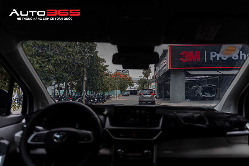Toyota Veloz Cross dán 3M CR BLK 50 giúp cân bằng giữa khả năng hỗ trợ giảm nhiệt, giảm chói