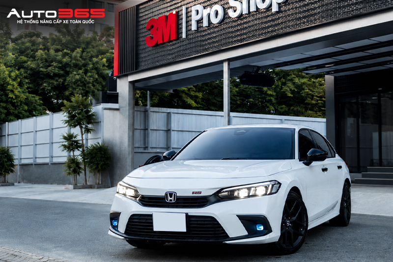 Honda Civic dán phim cách nhiệt CR BLK 40 giúp giảm chói và mát hơn