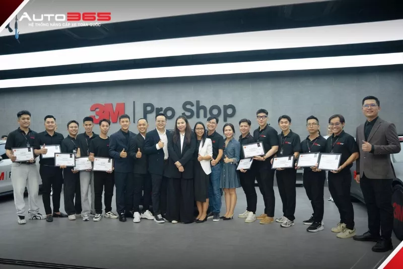 Đội ngũ kỹ thuật viên 3M Pro Shop được trao chứng nhận 3M Preferred Installer