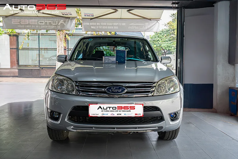 Ford Escape XLS 2.3L 2013 và camera hành trình Vietmap SpeedMap M1