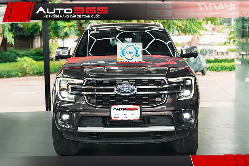 Ford Everest 2025 Sport tại Auto365.vn - Trụ Sở Chính trước hạng mục nâng cấp đèn gầm
