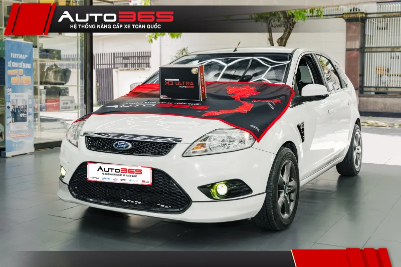 Ford Focus 2012 2.0L sau khi lắp bi gầm X-Light X3 Ultra.