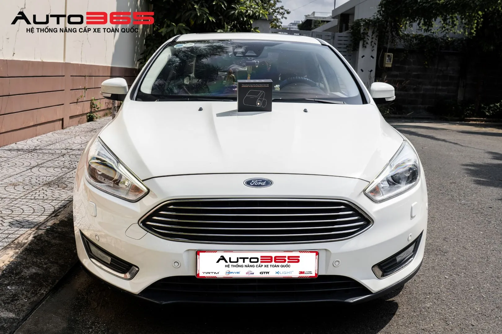 Ford Focus Titanium 1.5L EcoBoost 2016 được lắp camera hành trình 70mai A500S tại Auto365.vn – Trụ Sở Chính.