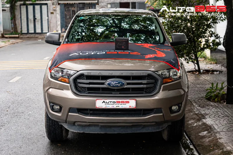 Ford Ranger XLS 2020 cùng hộp camera hành trình 70mai A500S