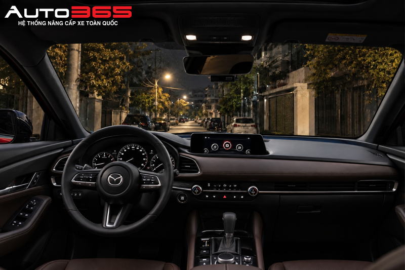 Góc quan sát từ khoang lái Mazda CX-30 trong điều kiện ban đêm