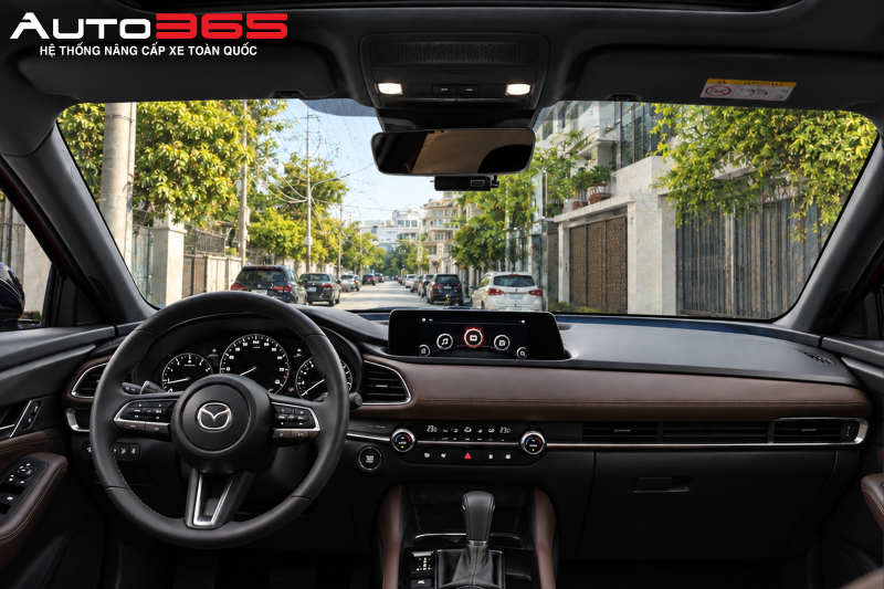 Góc quan sát từ khoang lái Mazda CX-30 trong điều kiện ban ngày