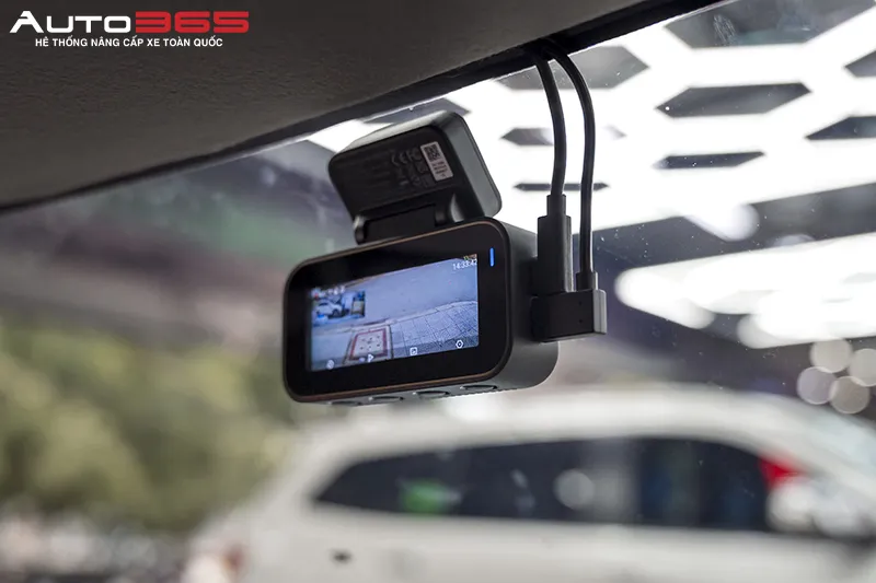 Màn hình camera trước hiển thị hình ảnh hai kênh