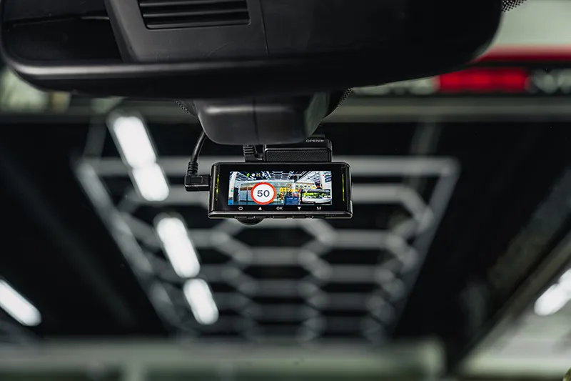Hình ảnh hiển thị trên camera hành trình Vietmap SpeedMap M1 sau khi lắp đặt trên Mazda 3 Sport 1.5L Luxury 2024.
