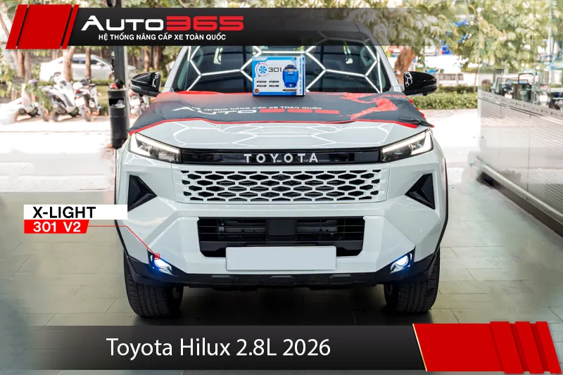 Chiếc bán tải màu trắng sau khi hoàn thiện hạng mục đèn gầm tại Auto365.vn - Trụ Sở Chính.