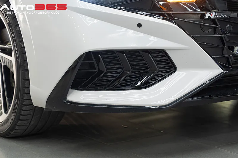 hoc den hyundai elantra n line 2023 truoc khi lap dat f10 turbo v2 4300k