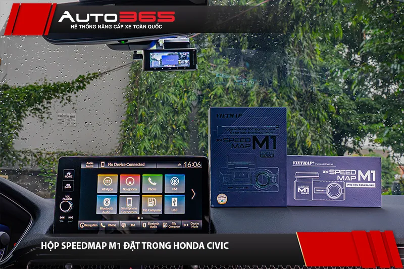 Hộp SpeedMap M1 và phụ kiện camera sau trên táp-lô, camera trước gắn gần gương chiếu hậu