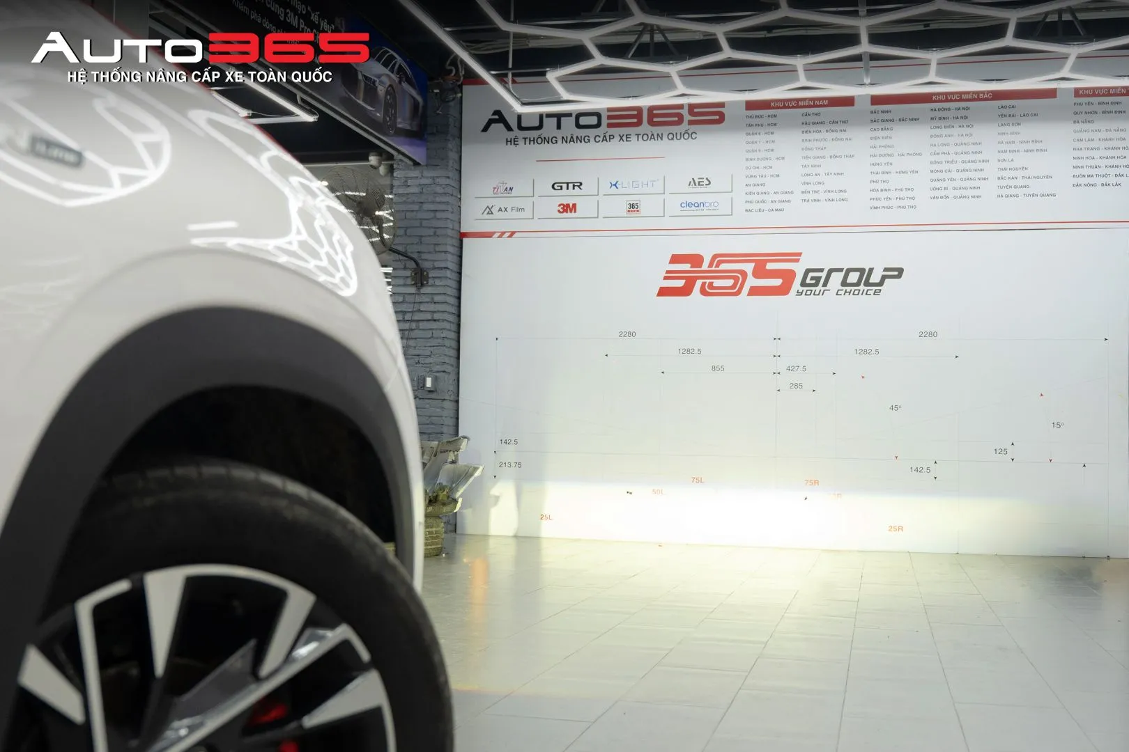 Hình 5. Một khung hình ghi nhận vùng sáng trên bảng tham chiếu tại Auto365.vn - Trụ Sở Chính.