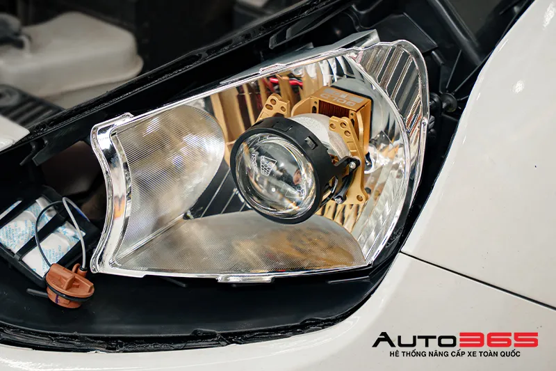 Bi LED Titan Gold 3.0 lắp trong cụm đèn chính Hyundai Grand i10 2020